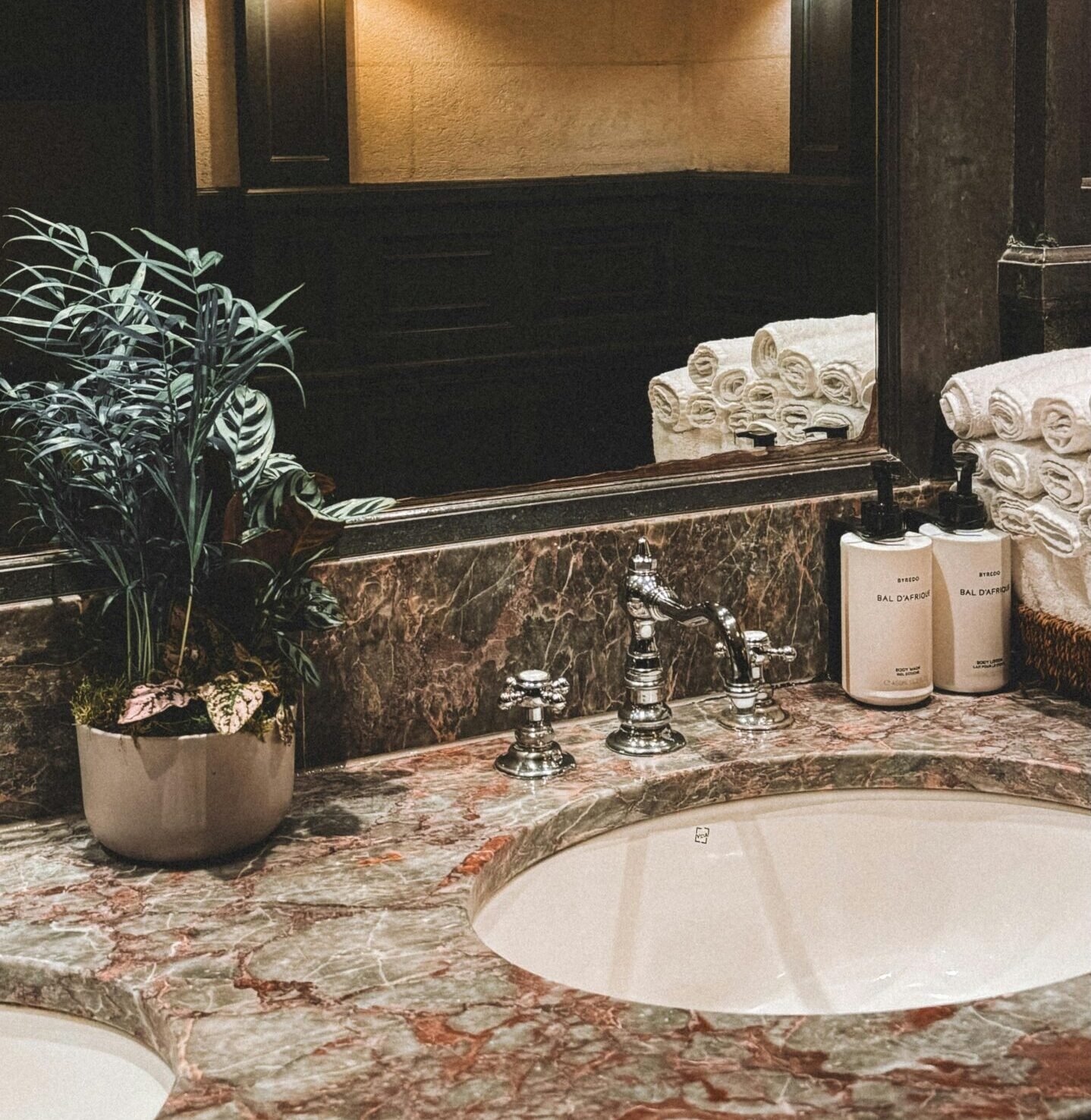 Luxurious bathroom interior featuring marble countertop and elegant decor.